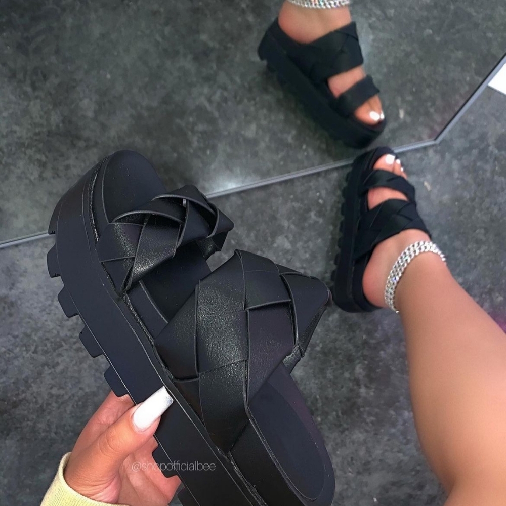 Woman Shoes - Picture 2 of 2